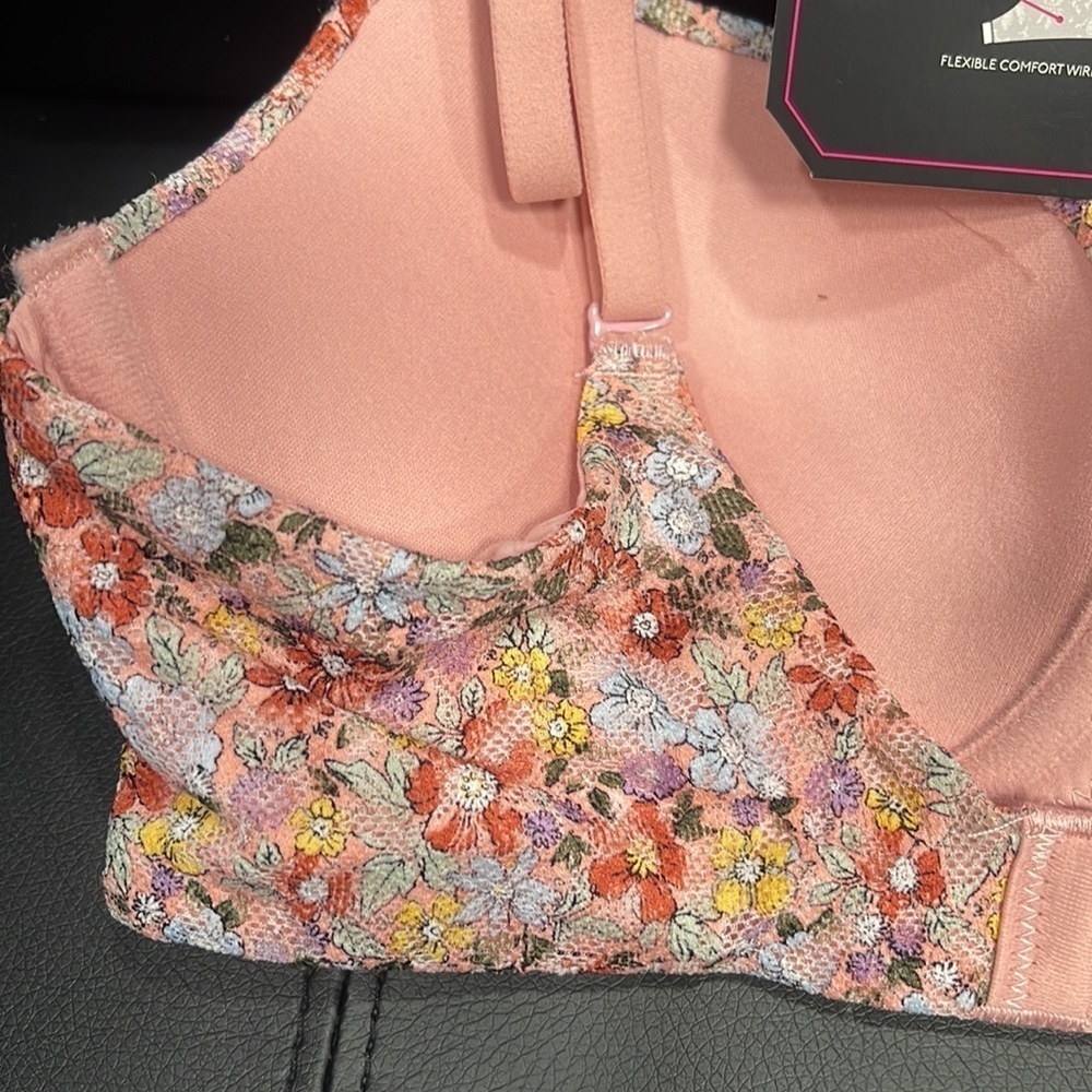 Bras - Picture 6 of 10
